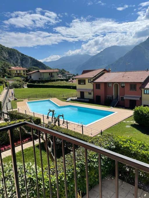 Happy Guest Apartments - Lake View And Pool Riva di Solto Bagian luar foto