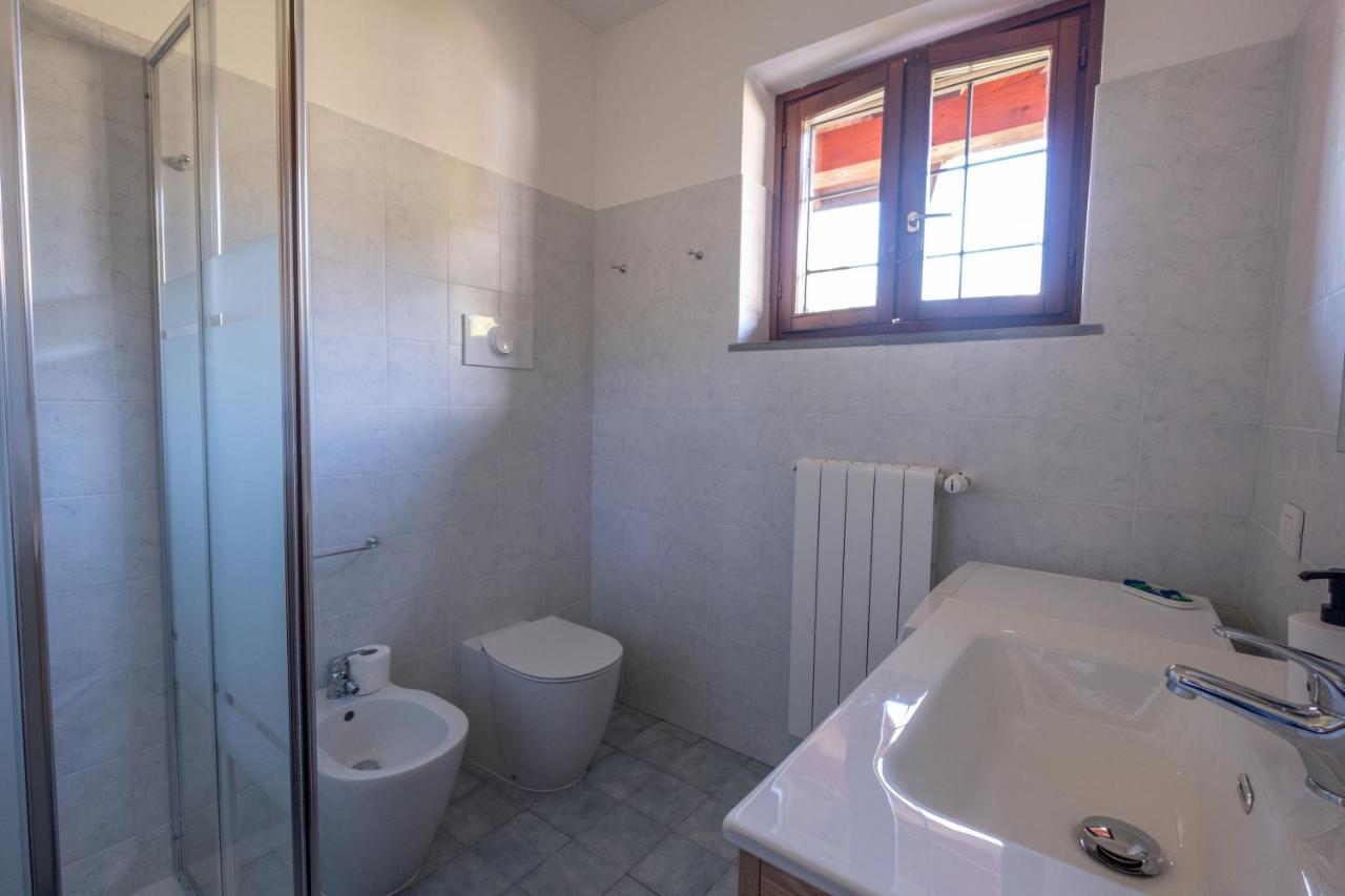 Happy Guest Apartments - Lake View And Pool Riva di Solto Bagian luar foto