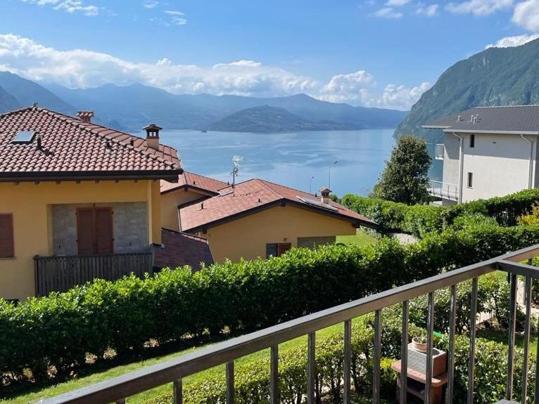 Happy Guest Apartments - Lake View And Pool Riva di Solto Bagian luar foto
