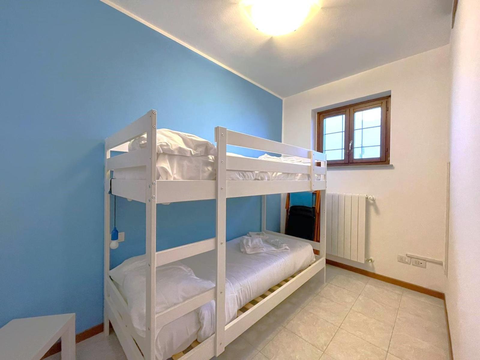 Happy Guest Apartments - Lake View And Pool Riva di Solto Bagian luar foto