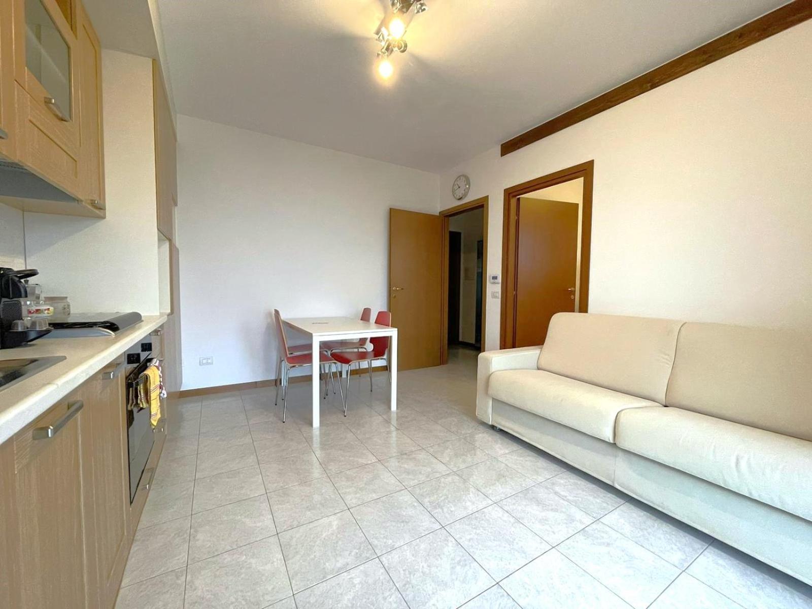 Happy Guest Apartments - Lake View And Pool Riva di Solto Bagian luar foto