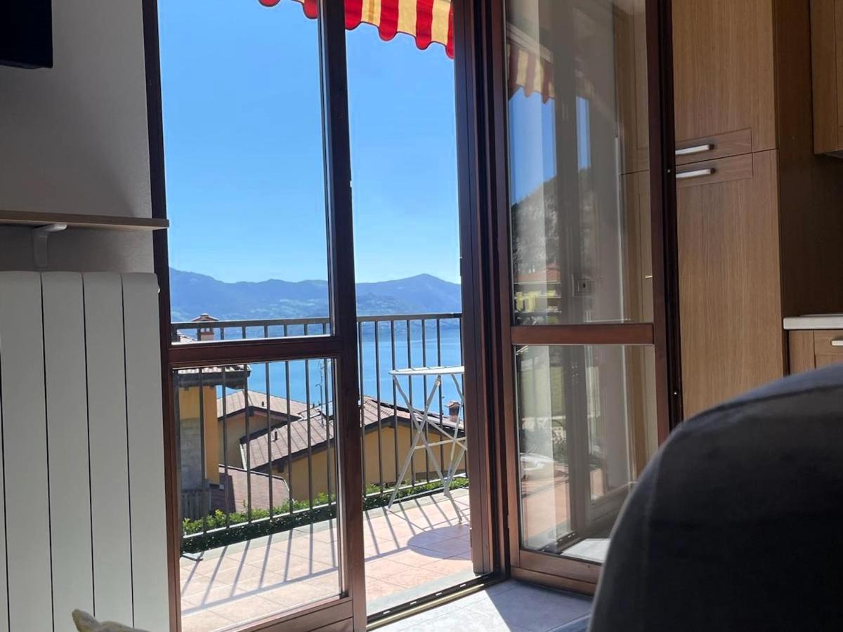 Happy Guest Apartments - Lake View And Pool Riva di Solto Bagian luar foto