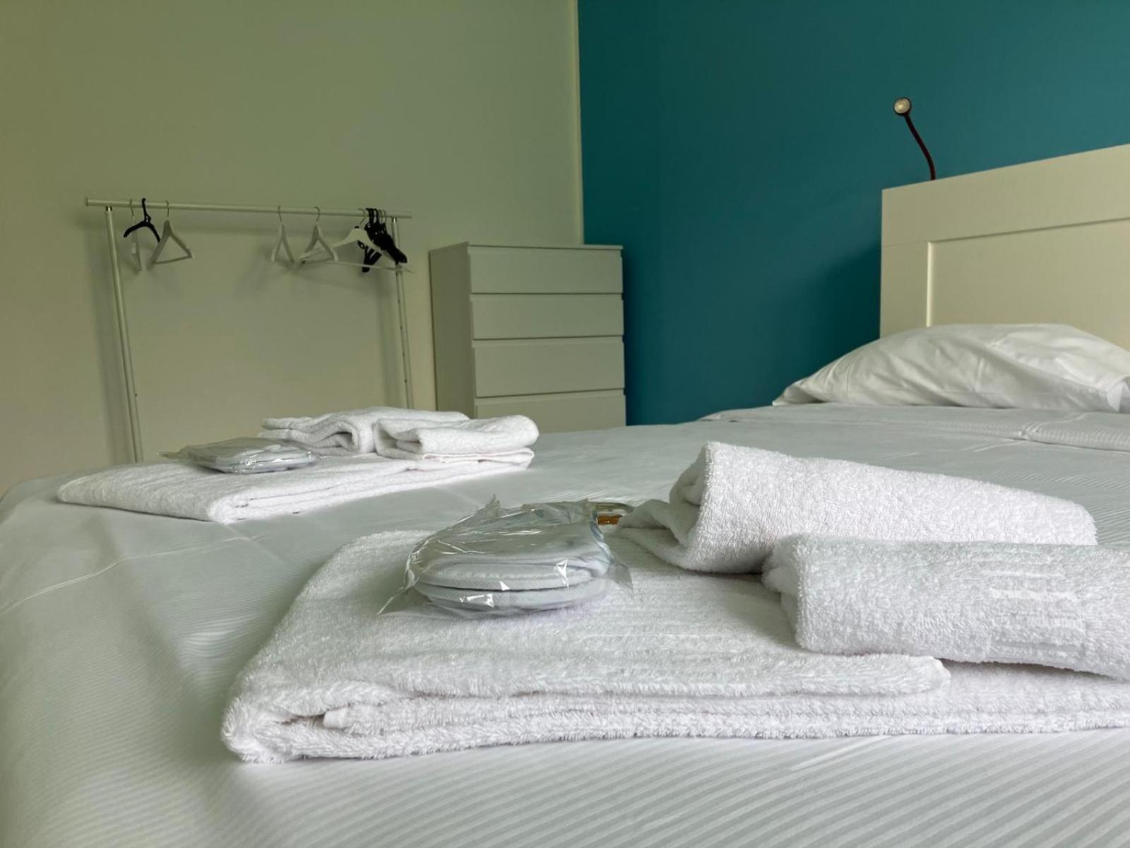 Happy Guest Apartments - Lake View And Pool Riva di Solto Bagian luar foto